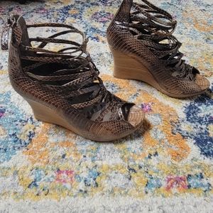 B Makowsky Wedges Open Toe Strappy Leather Zip Back Heels Shoes Size 6.5